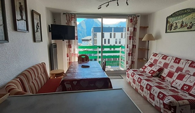 South-facing triplex, pla d'adet, ski in/ski out, balcony