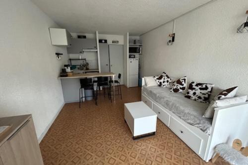 South-facing terrace studio in resort center