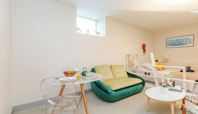 Spacious studio, chic and quiet, attractive Bon Marché district