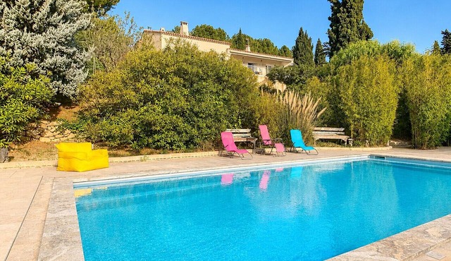 Spacious villa with pool and bay views