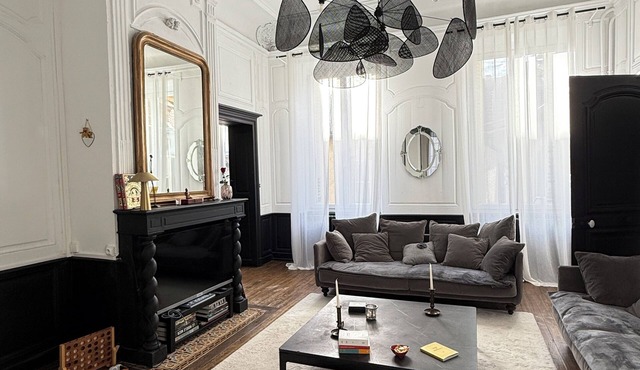 Splendid 18th-century apartment in the heart of the historic city
