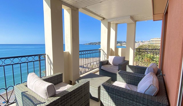 Splendid sea view from the Admiral Plaza