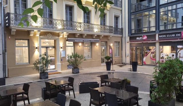 SQUARE HOTEL