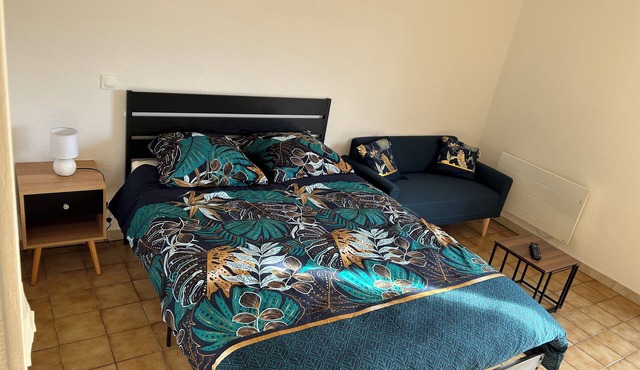 Studio Apartment Facing the Courtyard with a View of the Charlemont Citadel - Le Vale