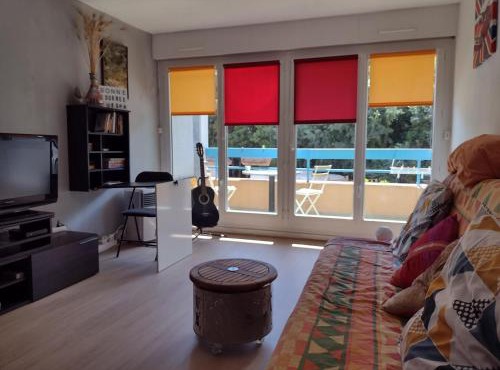 Studio ensoleillé avec balcon
