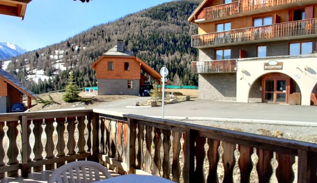 Studio for 4 with balcony and parking in Pra Loup 1500