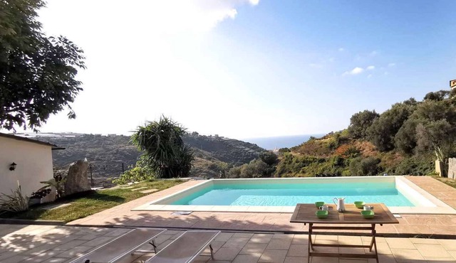 Studio with air conditioning and pool