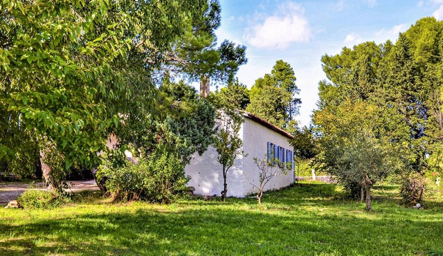 Stunning home in Fournès
