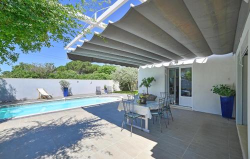 Stunning Home In Remoulins