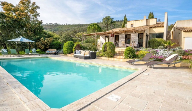 Stunning private villa for 9 guests with private pool, A/C, WIFI, TV, terrace and pets allowed