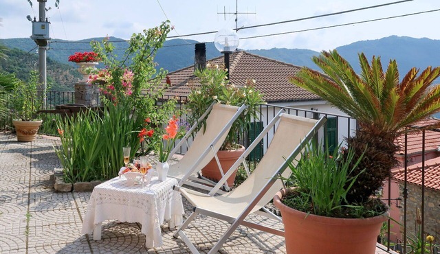 Stunning private villa for 4 guests with WIFI, TV, terrace and panoramic view