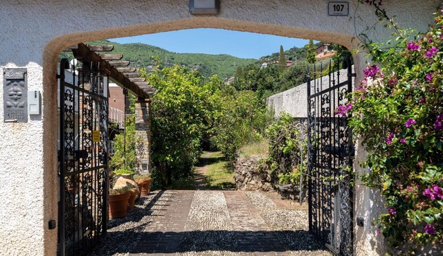 Stunning private villa for 6 guests with WIFI