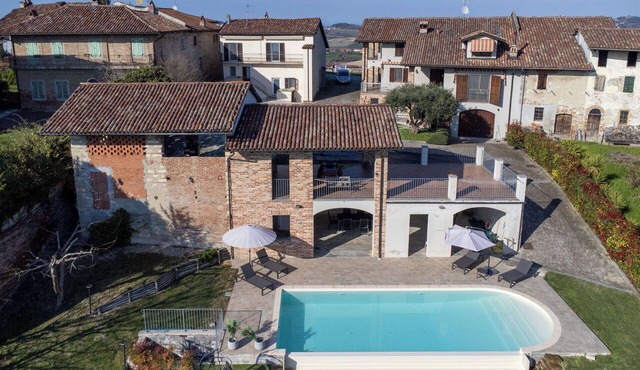 Stunning private villa for 10 guests with WIFI, pool, TV, patio and panoramic view