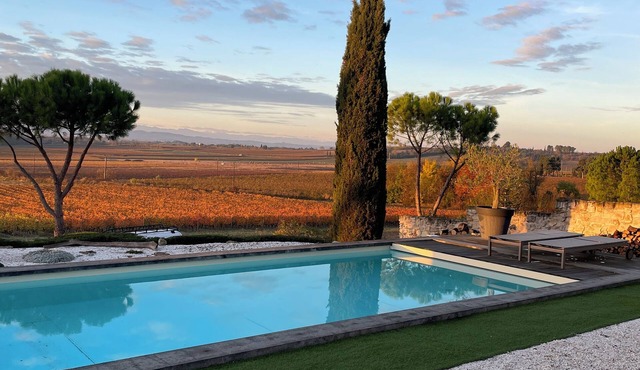 STUNNING STONE FARMHOUSE AMIDST THE VINEYARDS, 20 MINUTES FROM THE CITY OF CARCASSONNE