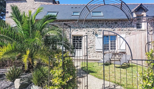 Stunning villa for 3 guests with WIFI, TV and patio