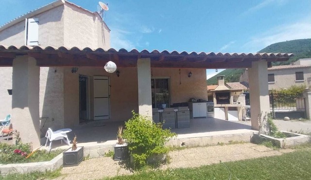 Stunning Villa with Pool (available starting in mid-August) near a lake & Fond ADN