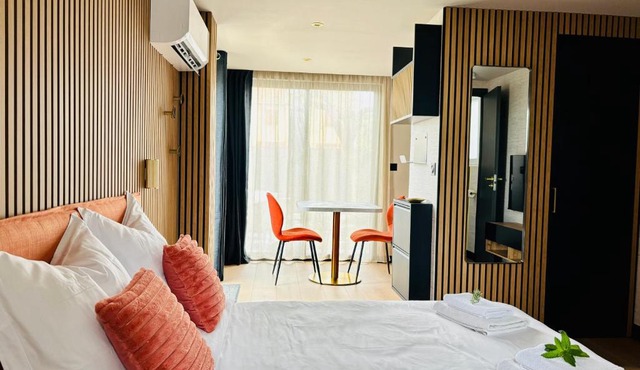 Suite indépendante avec terrasse privée, parking & Climatisation