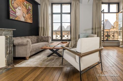 Suite MANA Cupidon avec Vue Place Ducale et Parking inclus