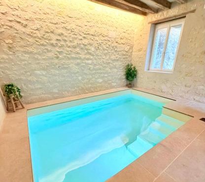 Suite romantique, piscine intérieure privée et sauna