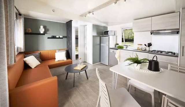 Super EVO - 3 bedrooms - Semi-covered terrace - Air conditioning & dishwasher included! sleeps 6