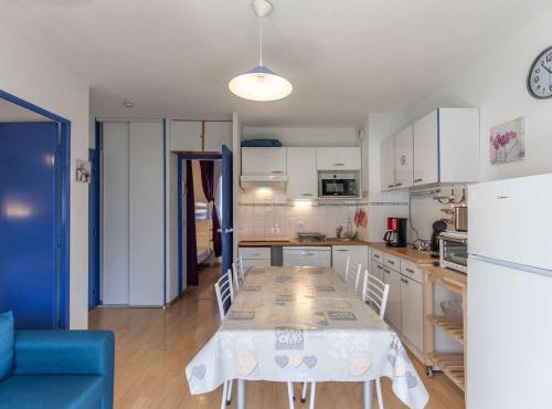 T2 cabine, 5 pers, balcon, parking, près des commodités - FR-1-402-144