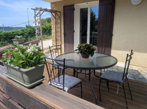 T2 cosy- terrasse privée aux portes de Périgueux