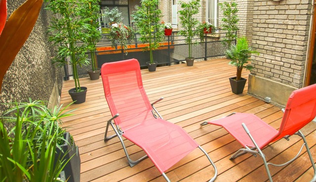 Terrace -3 bedrooms - 100 m2- city center - with secure parking possibility