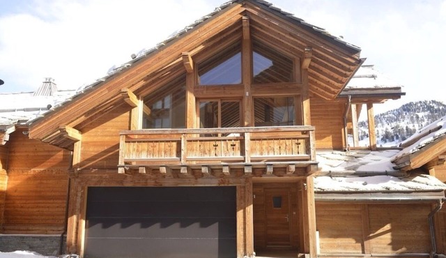 TETRAS I Chalet de Prestige Vars 2000, sleeps 12 (8 adults/4 children)