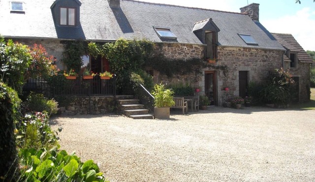The Longere Sleeps 5 (2 Bedrooms)