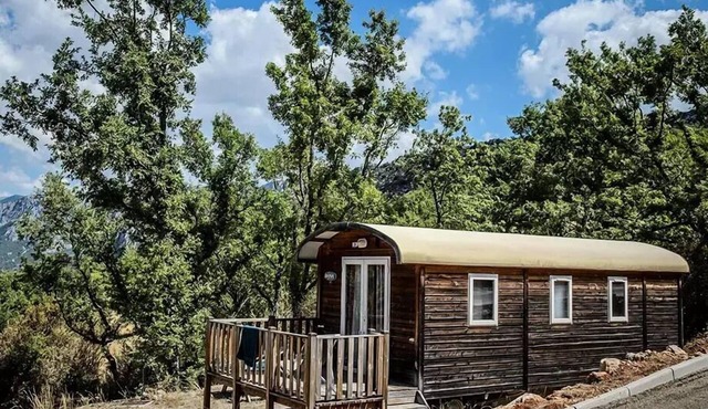 Travel trailer with a view of nature - 20.40 m² - 2 bedrooms (2 adults + 2 children under 12) - Air conditioning - Sleeps 4