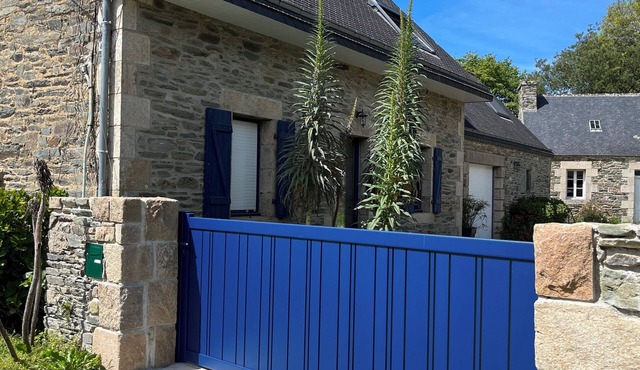 Typical renovated granite house, 300 m from Les Curés beach