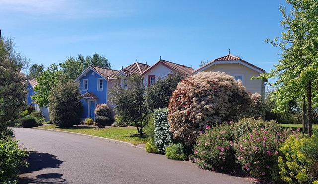 Vacation home on the golf course and close to the sea