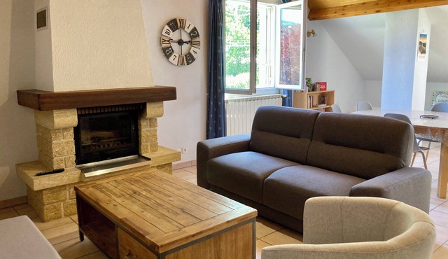 Vacation rental with a view of the Pic du Midi, located along the river, ideal for families and sports enthusiasts