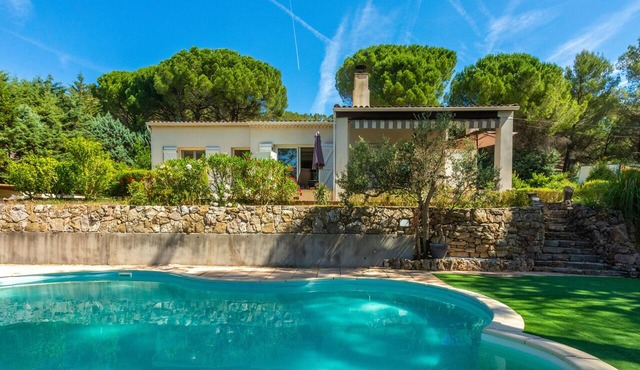 Var vacation house Villa Les Romarins with Private Pool and Enclosed Garden