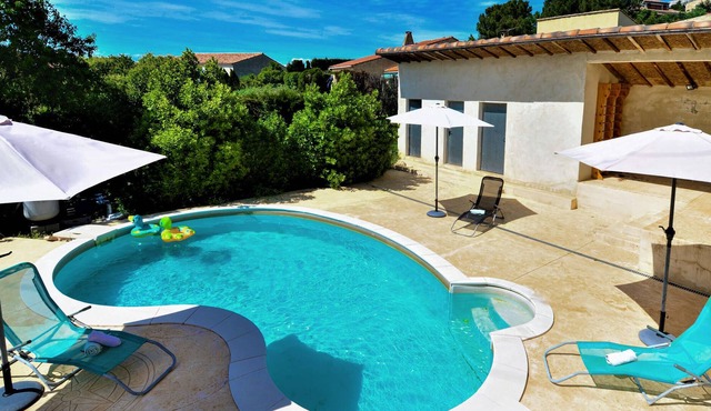 Very pleasant vacation home with private pool, panoramic view and fenced garden in Provence.