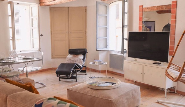 Very pretty renovated house that has retained all its authenticity