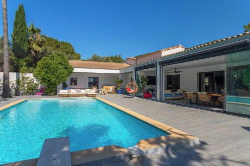 Villa avec piscine privée à Solliès-Pont de 250 m²