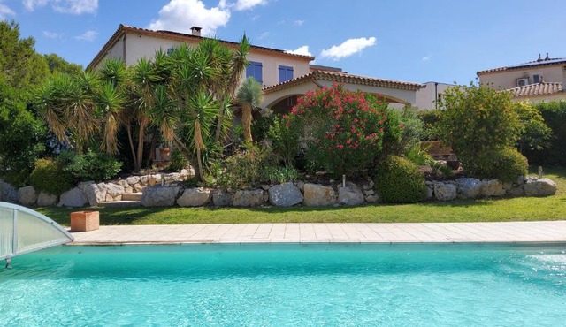 Villa de luxe Provence Les collines d'Ugernum piscine chauffée entre Arles Nîmes Avignon