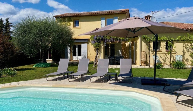 Villa Provençale Climatisée Équipée à Neuf Proche Centre D'un Village de Charme