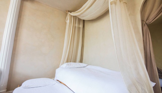 Villa Hermès - Ancient Greece themed accommodation, near Puy du Fou