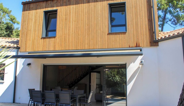 Villa Pinède: Private Spa, Nature & Beach, Sleeps 8 in Brétignolles