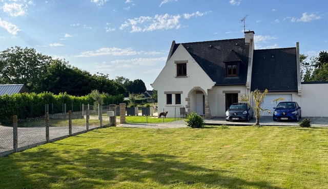 Villa "Quiet House near Dinan" with Private Terrace, Garden, and Wi-Fi