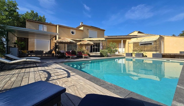Villa "Superb with Private Pool", Wi-Fi, Air Conditioning