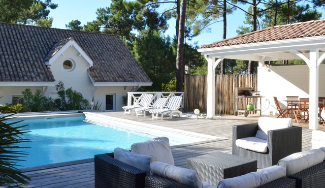 Villa with lovely terrace and heated pool. Village du Canon
