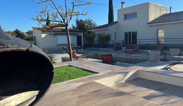 Villa with pool and jacuzzi - 12 people