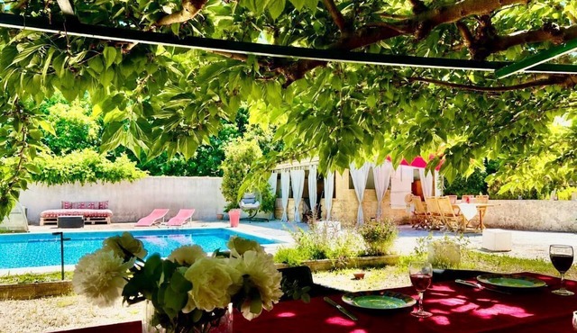 Villa with pool "La Parenthèse Champêtre" at the foot of the Pont du Gard.
