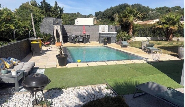 Villa with private pool in a quiet location 10 min from Avignon