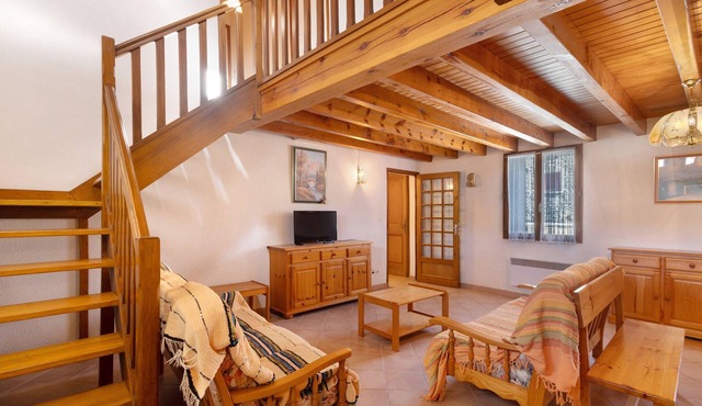 Village House Le Galbe - 3 Bedrooms with Garden & Garage, Ideal for Family Holidays