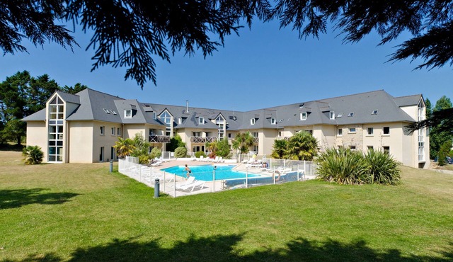 Walk to the Beach! Bright Saint-Briac Retreat