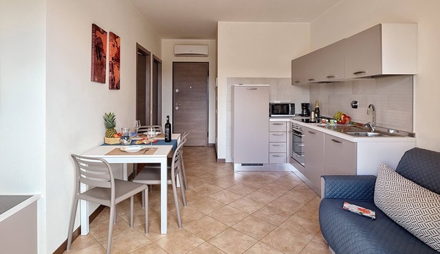 West - Mareri apartments